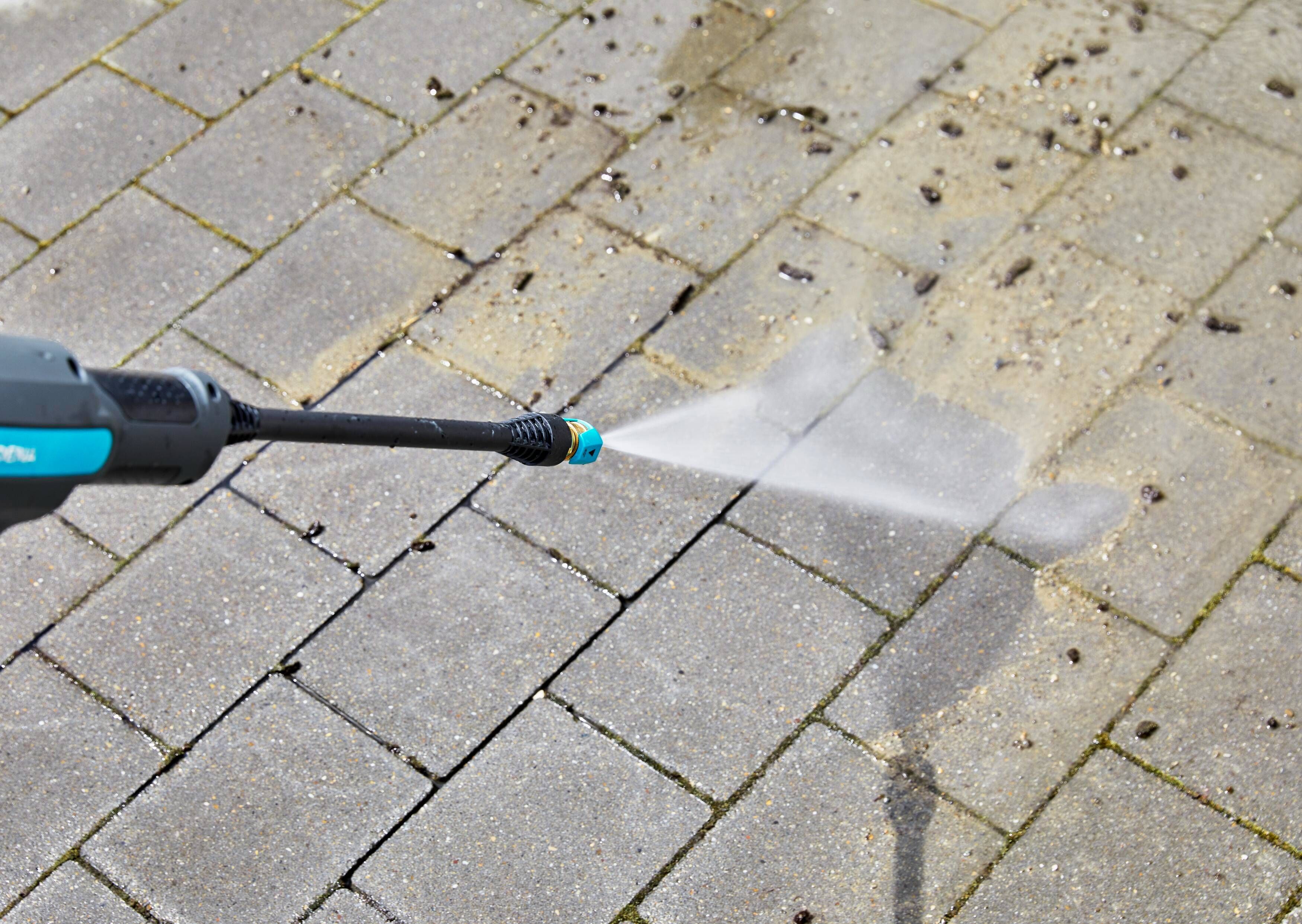 Gardena Akku-Mitteldruckreinger AquaClean 24/18V P4A Premium Ready-To-Use Set