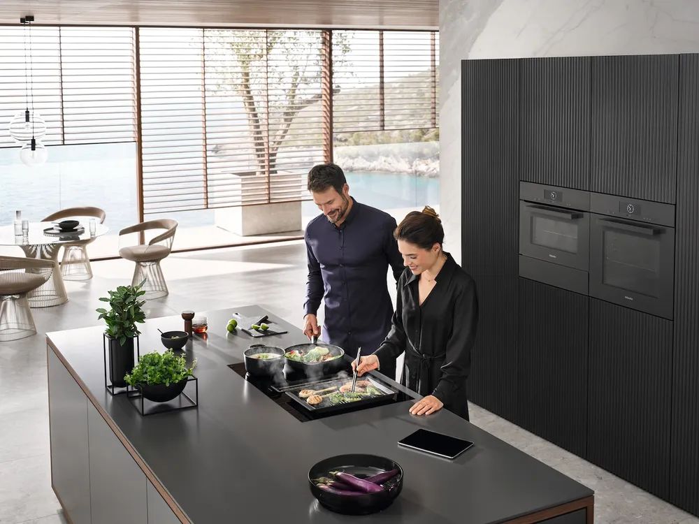 Miele Induktionskochfeld mit integr. Wrasenabzug KMDA 7473-1 FL