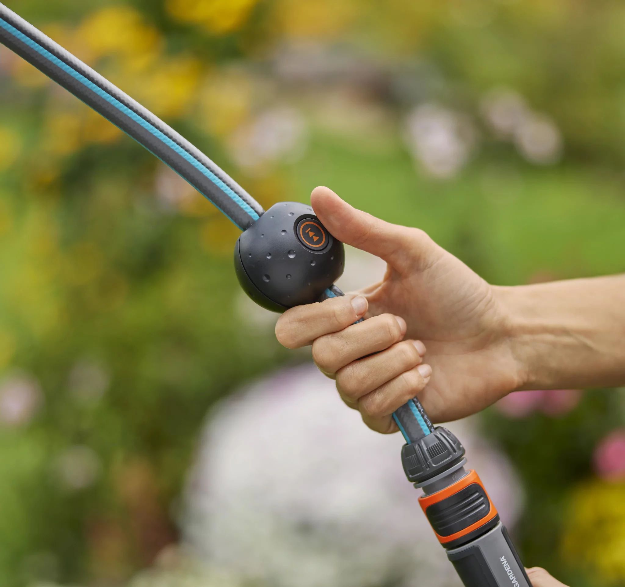 Gardena Akku-Wand-Schlauchbox PowerRoll XL 18V P4A solo (weiß), 35m