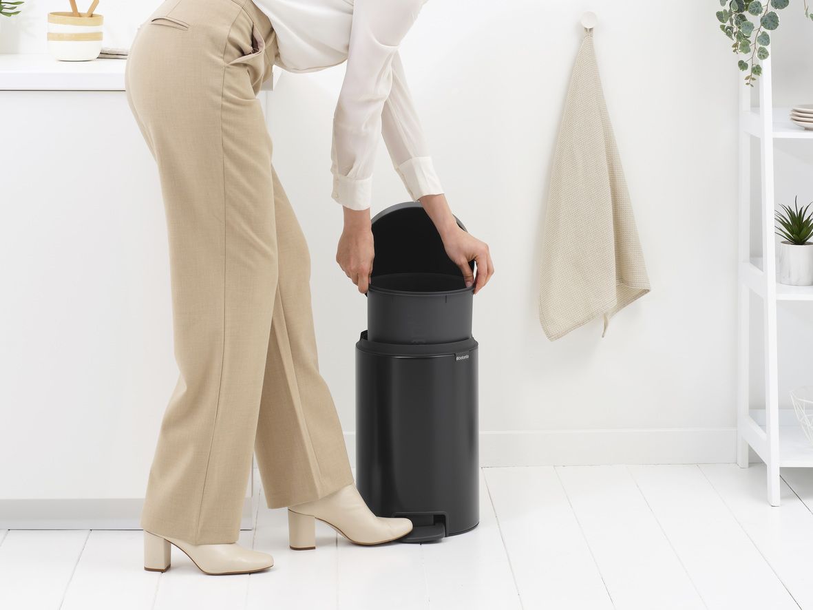 Brabantia NewIcon Treteimer, 12l, Matt Black