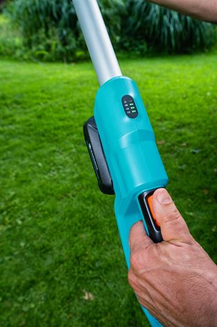 Gardena Akku-Teleskop-Heckenschere THS 42/18V P4A solo