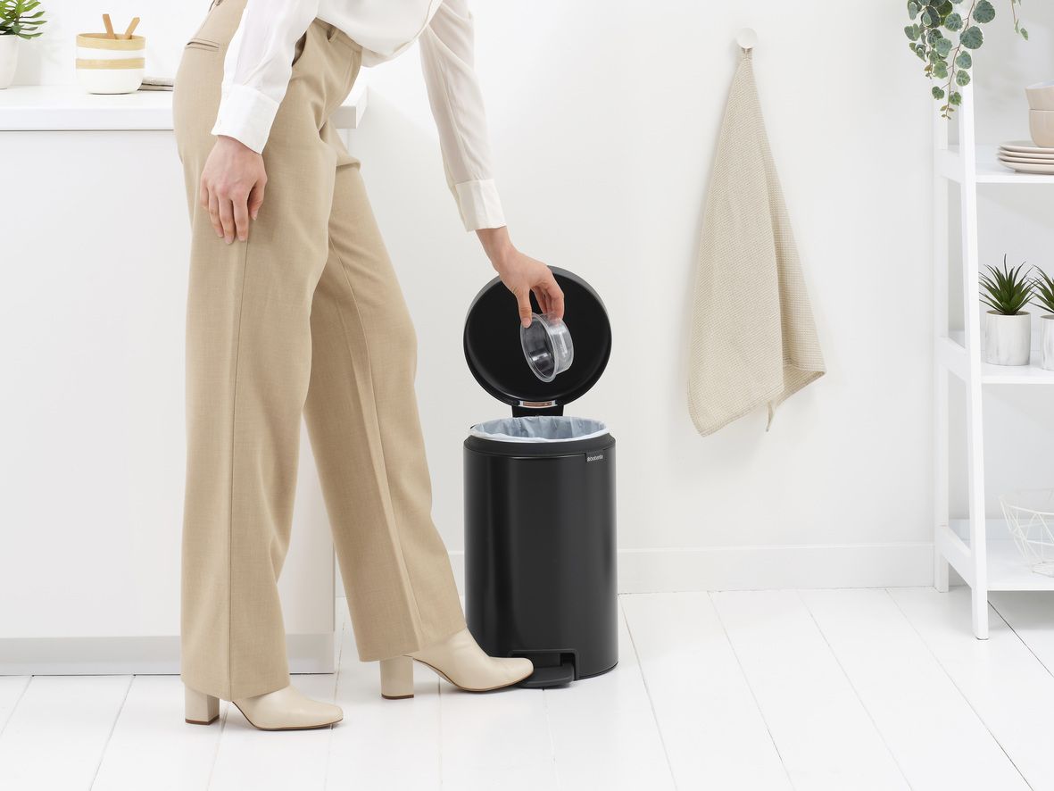 Brabantia NewIcon Treteimer, 12l, Matt Black