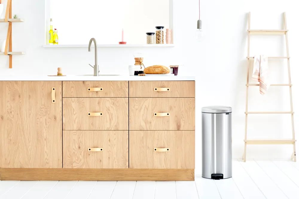 Brabantia NewIcon Treteimer,30L - Matt Steel Fingerprint Proof