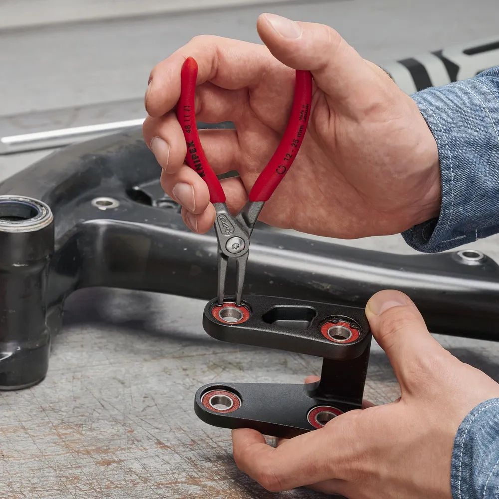 KNIPEX Präzisions-Sicherungsringzange für Innenringe in Bohrungen mit rutschhemmendem Kunststoff überzogen grau atramentiert 140 mm