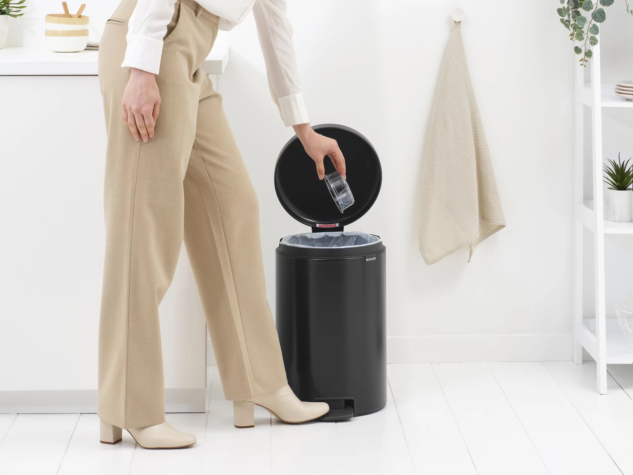 Brabantia newIcon Treteimer, 20l, Matt Black