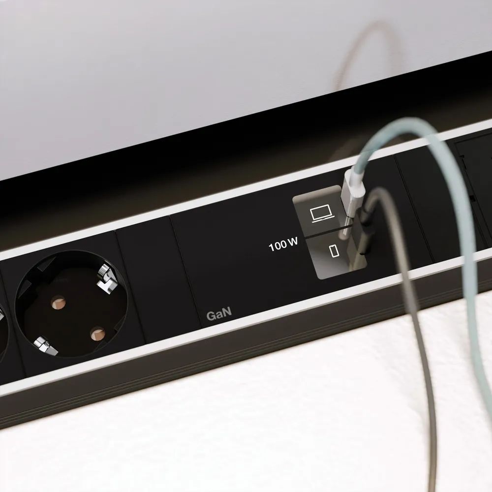 BACHMANN CONFERENCEF XL 3xCEE7/3, 2xCM 1xUSB C/C 100W