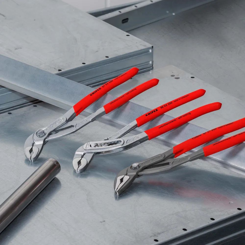 KNIPEX Cobra® Hightech-Wasserpumpenzange mit rutschhemmendem Kunststoff überzogen verchromt 250 mm