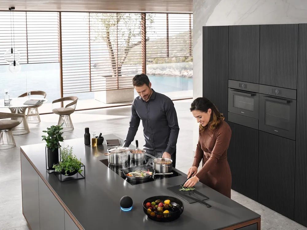 Miele Induktionskochfeld mit integr. Wrasenabzug KMDA 7272-1 FL