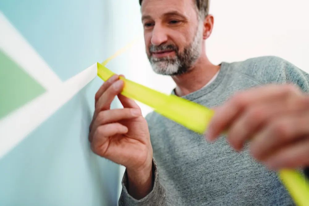 tesa® Malerkrepp Professional – Malerband für besonders präzises Abkleben