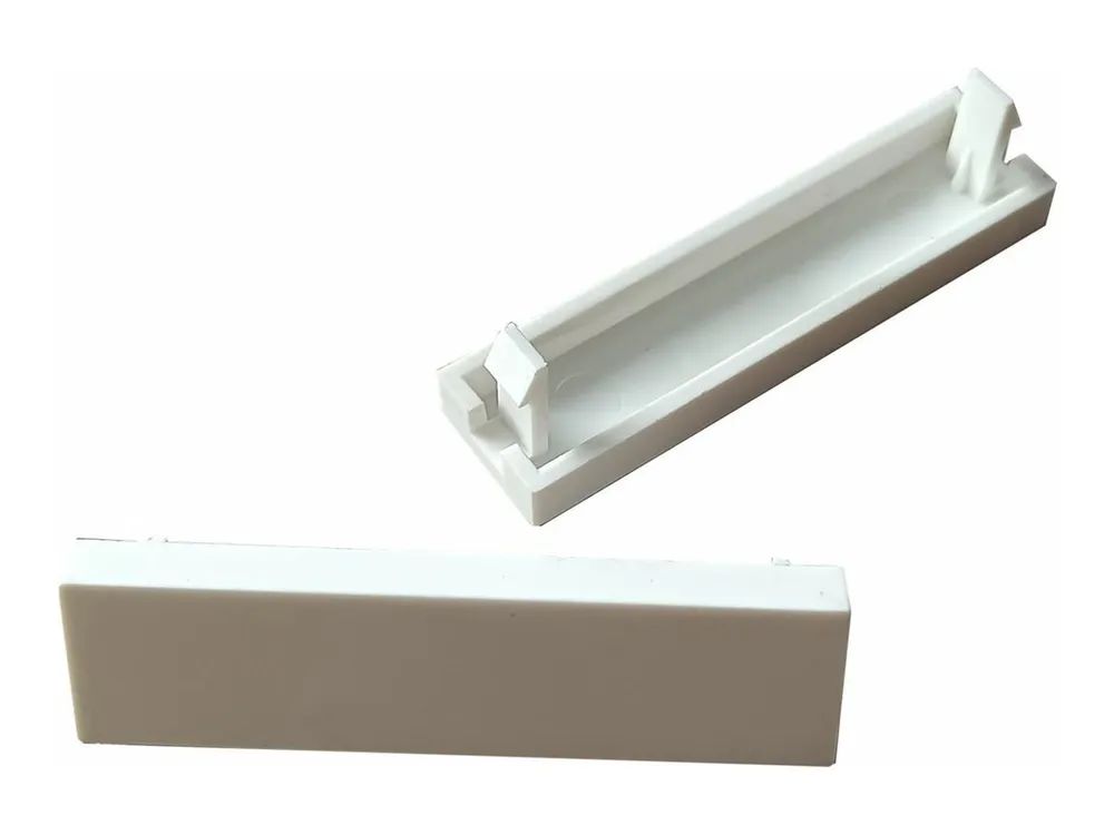 Lanview Blindabdeckung - 1/4, for use with UK faceplates, 12.5 x 50 mm - weiß