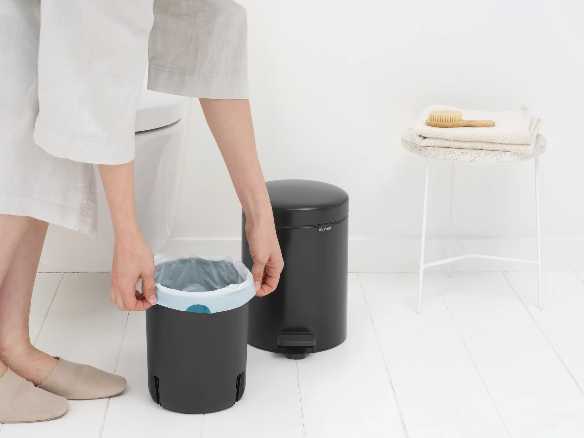 Brabantia newIcon Treteimer 5l mit Kunststoffeinsatz, Matt Black Open-Box
