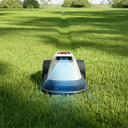 Moderner Eufy Mähroboter mäht automatisch einen gepflegten grünen Rasen im Garten