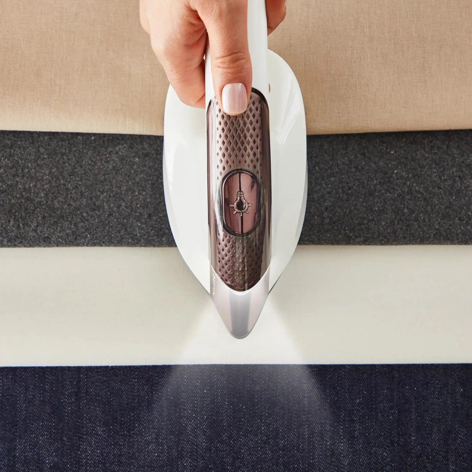 Tefal All-in-One Dampfbügellösung IXEO Vision - Weiß und Zimtrosa