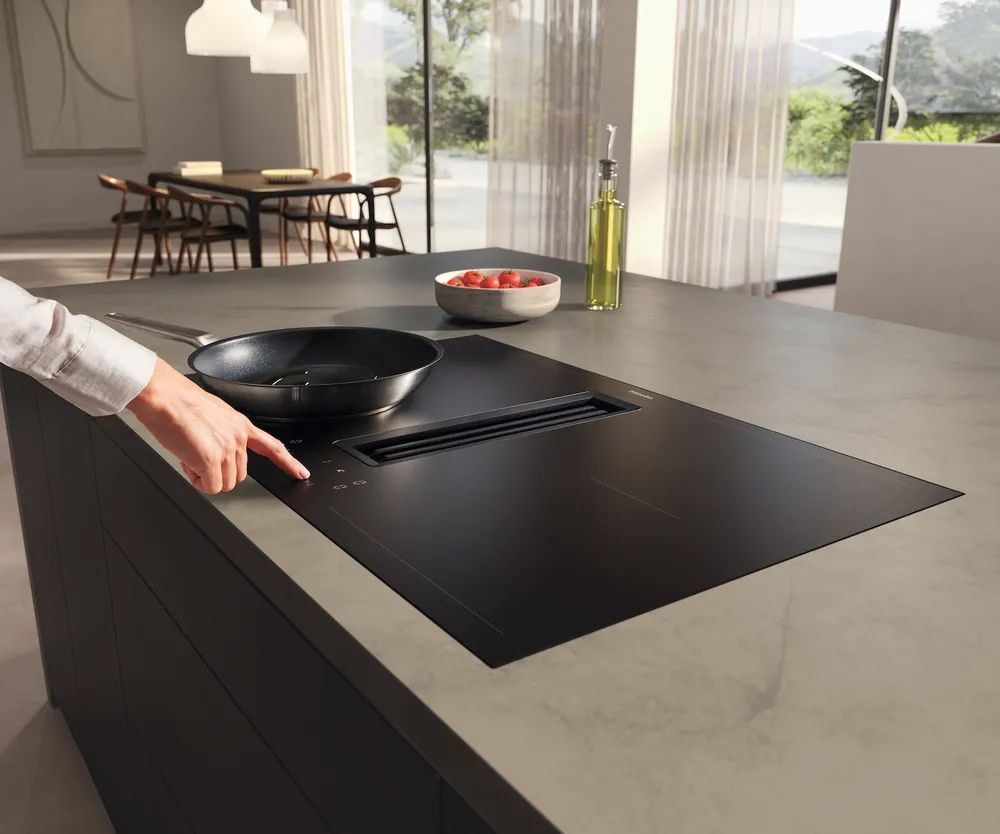 Miele Induktionskochfeld mit integr. Wrasenabzug KMDA 7876-1 FL