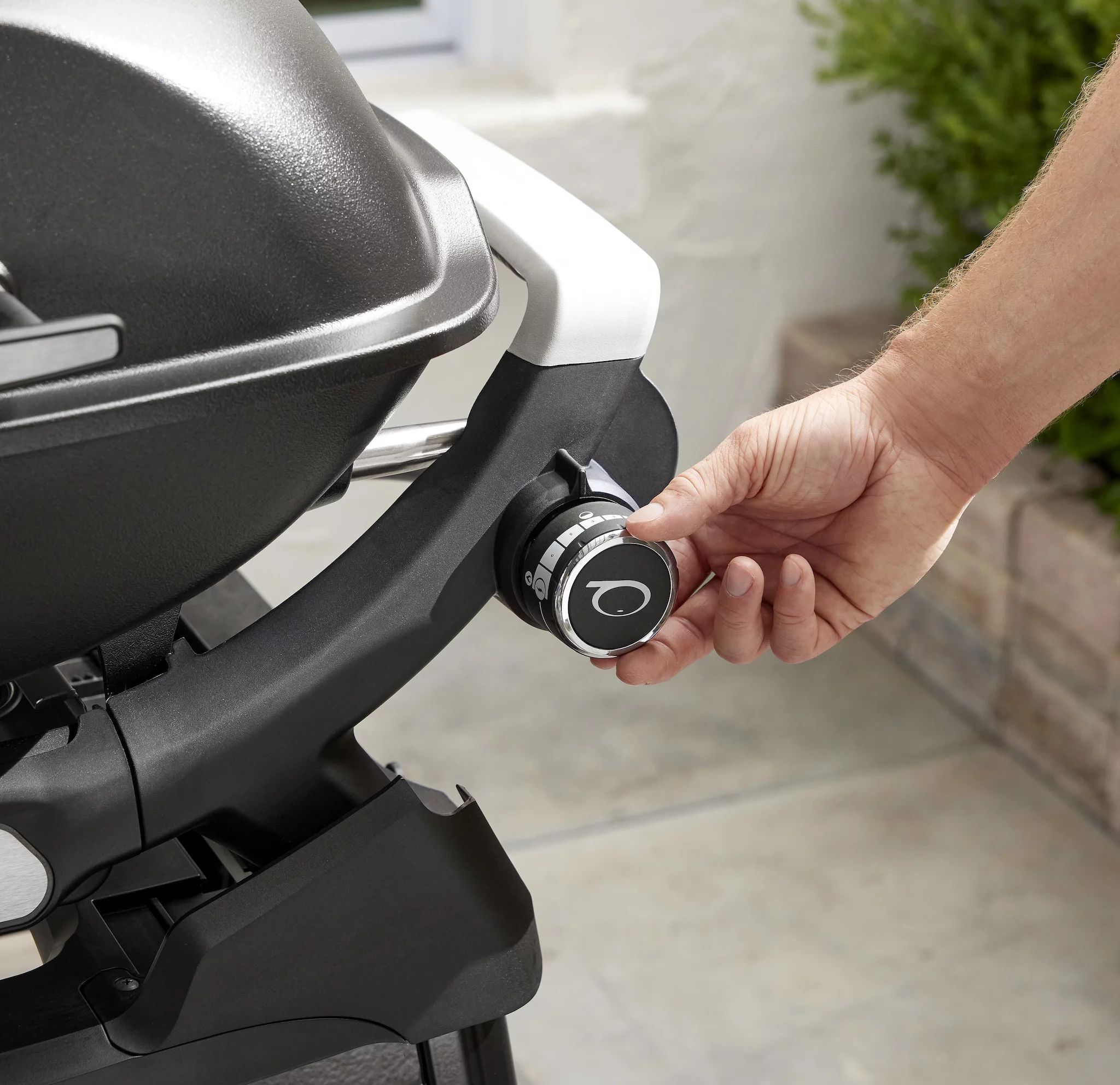 Weber Q2200N mit Stand