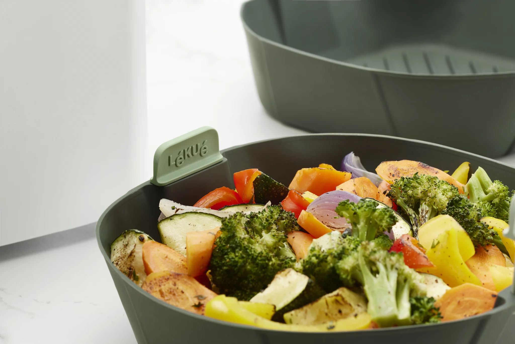 LéKUé Air Fryer Basket XL