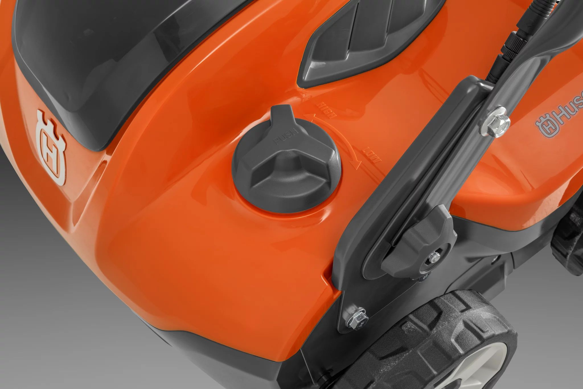 Husqvarna S 138i mit Akku und Ladegerät