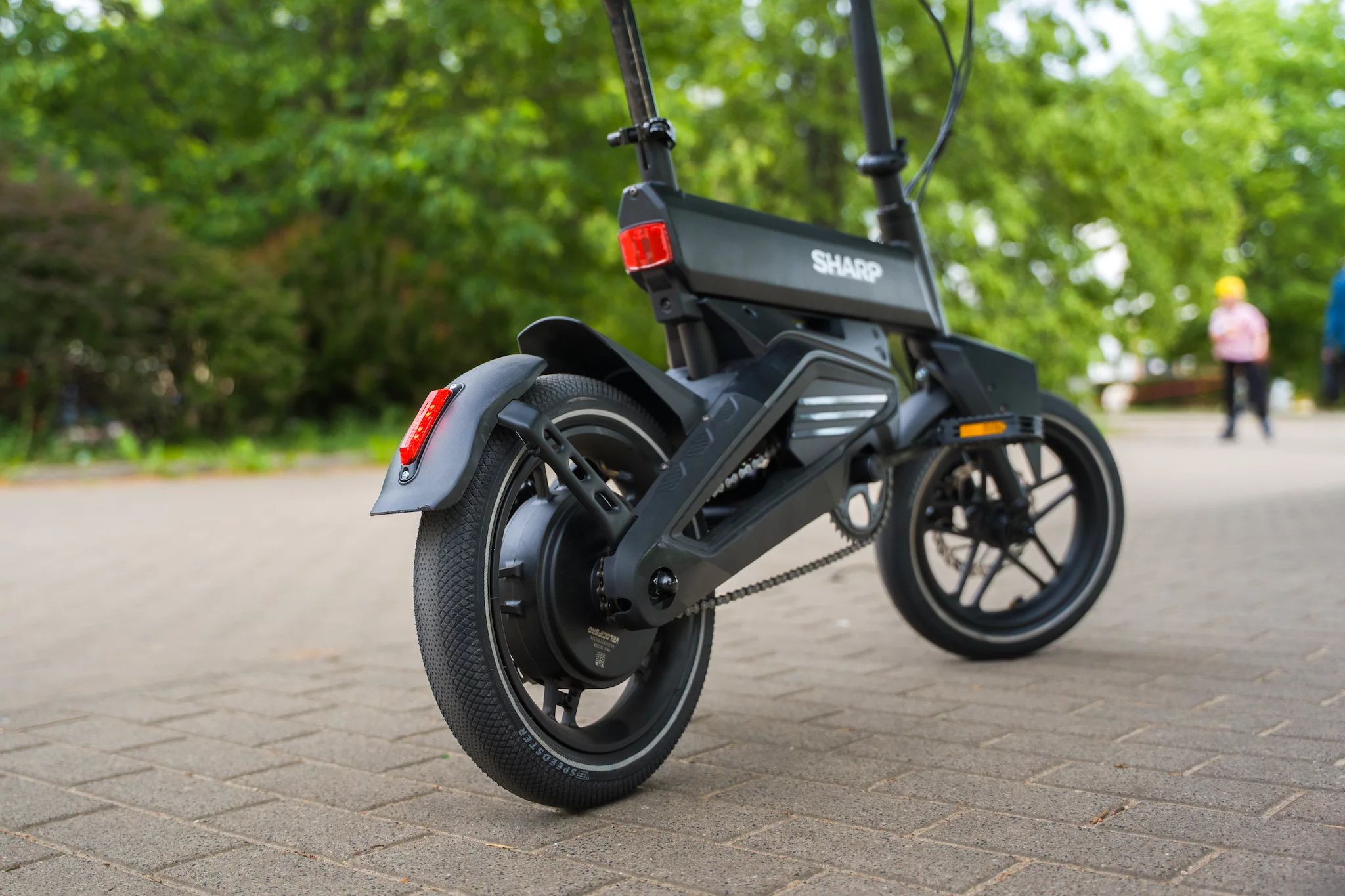 Sharp BK-AD04-EB Micro Mobility Electric Bike - schwarz
