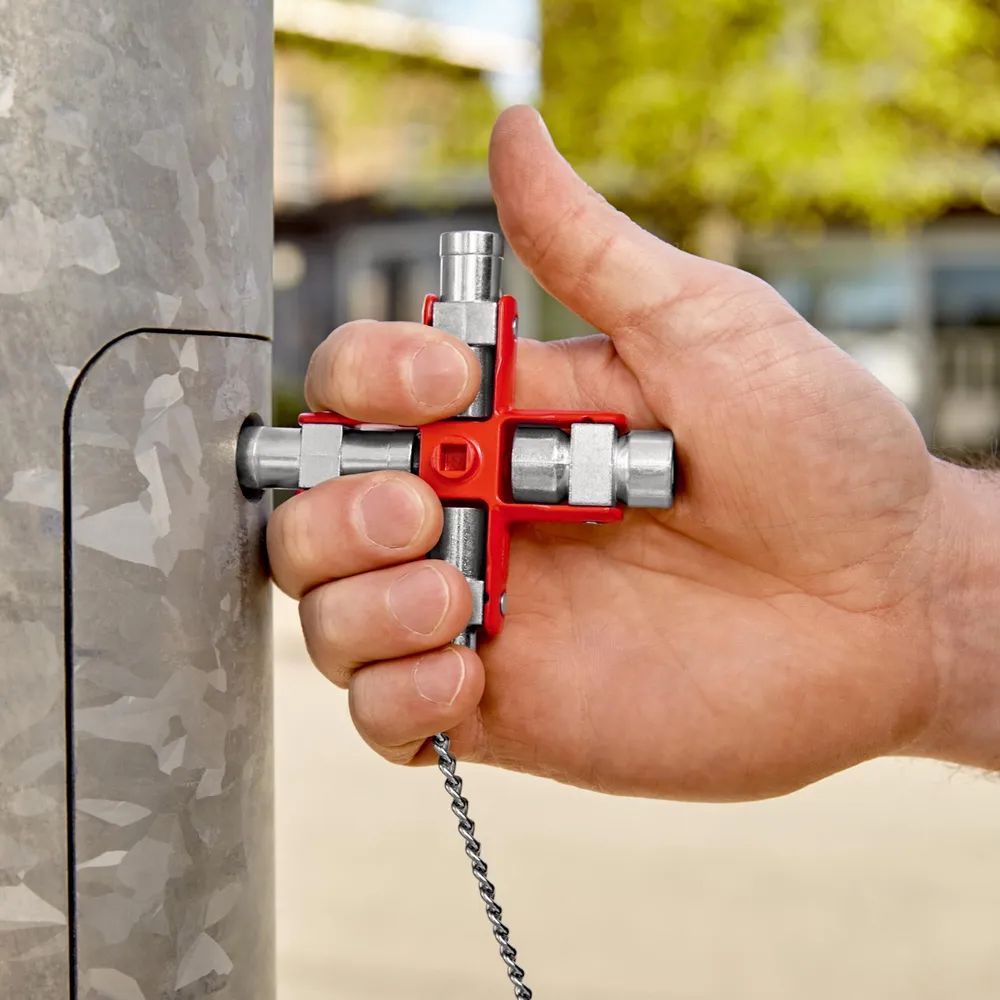 KNIPEX Universal-Schlüssel der Standard Schaltschrankschlüssel 96 mm