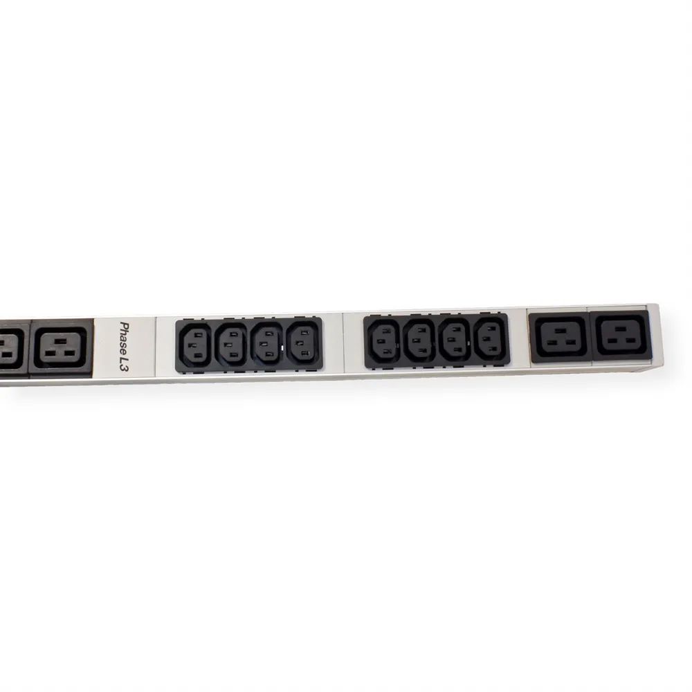 BACHMANN IT PDU Basic 3 x (16 A / 400 V / 50 Hz) 24 x C13 6 x C19)