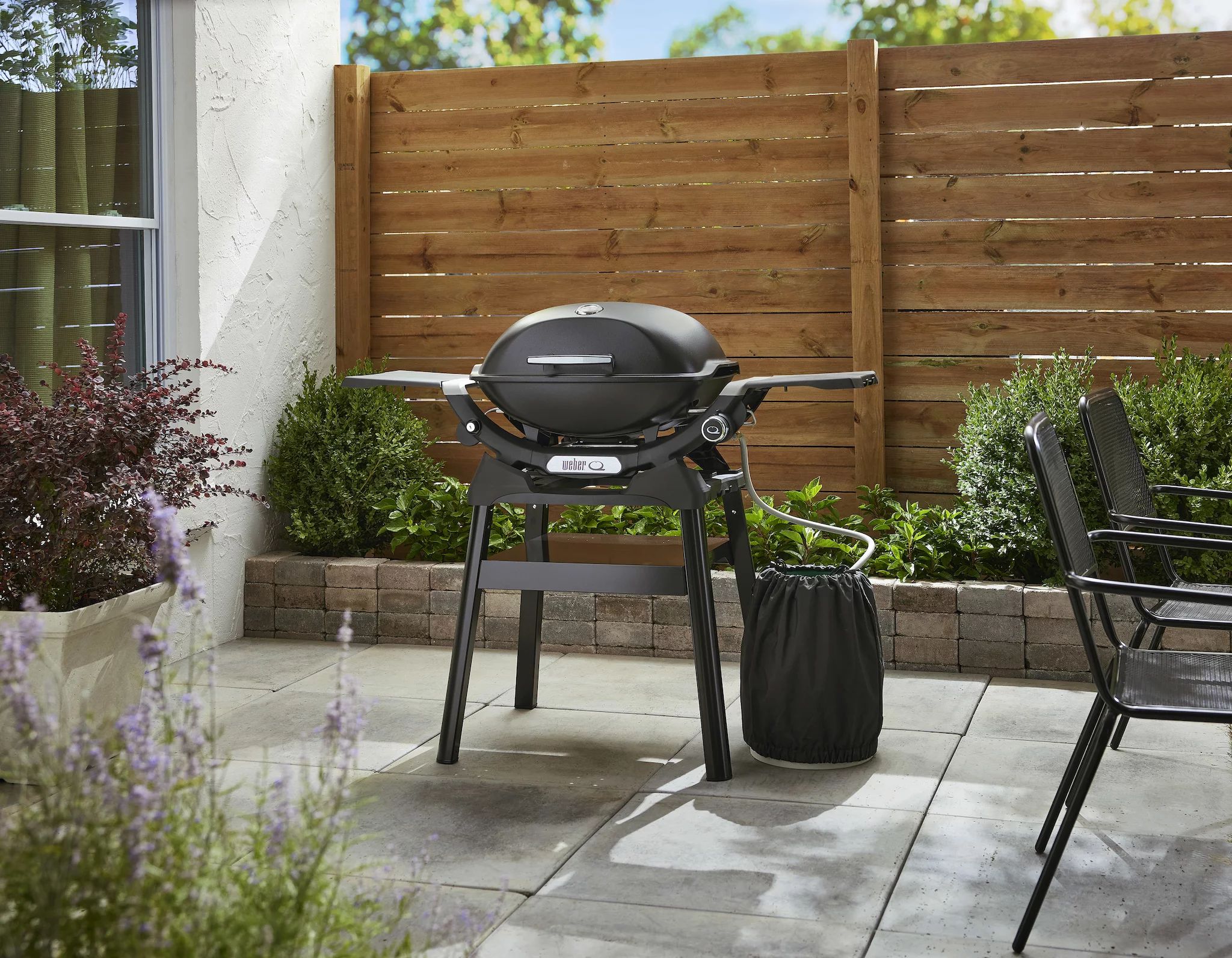 Weber Q2200N mit Stand