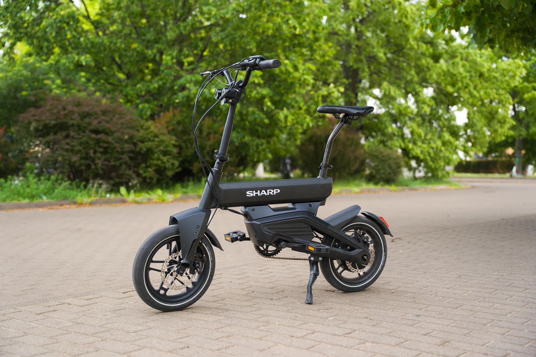 Sharp BK-AD04-EB Micro Mobility Electric Bike - schwarz