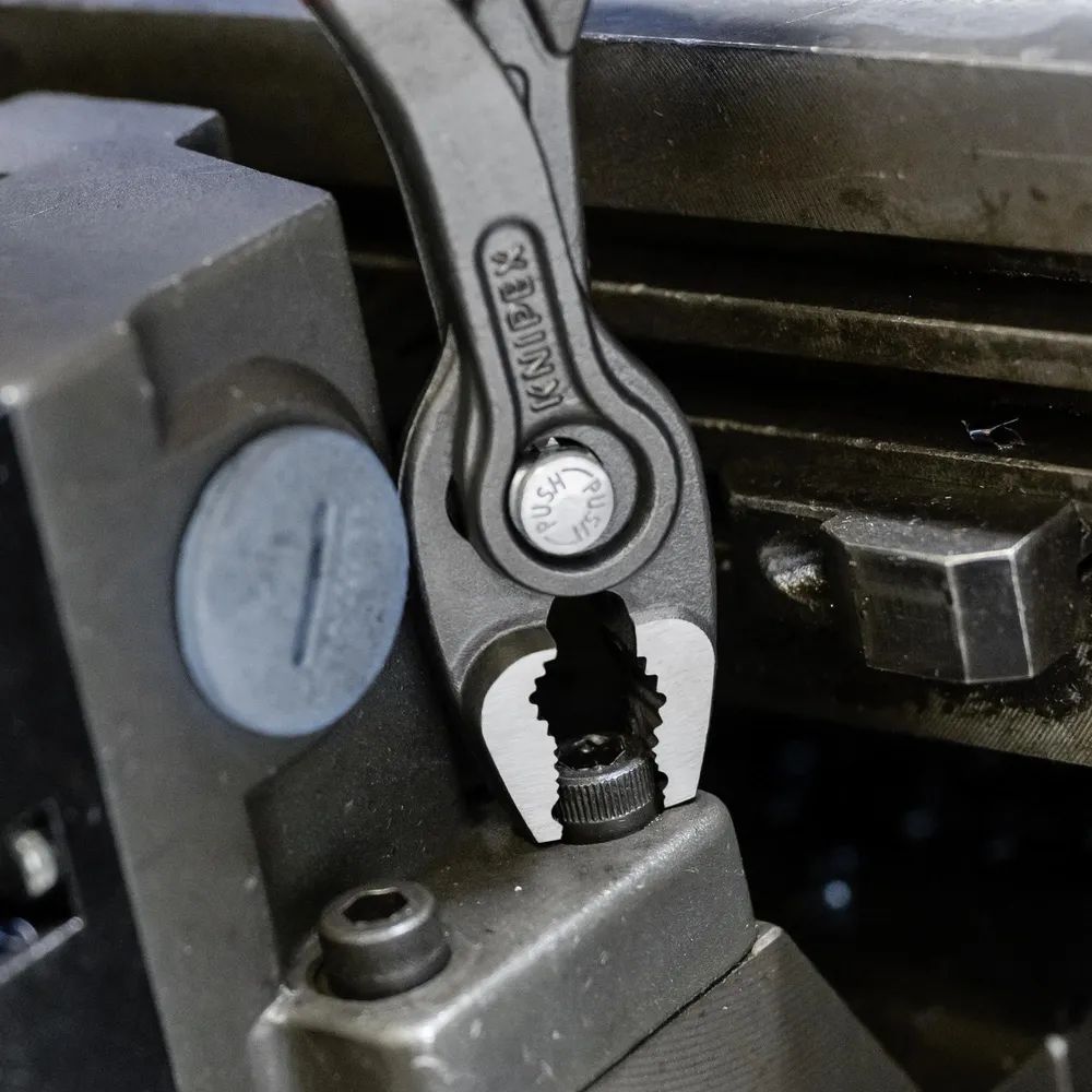 KNIPEX TwinGrip Front- und Seitengreifzange mit Comfort-Griffen grau atramentiert 150 mm