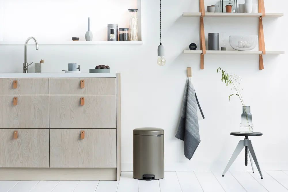 Brabantia NewIcon Treteimer, 20L - Platinum