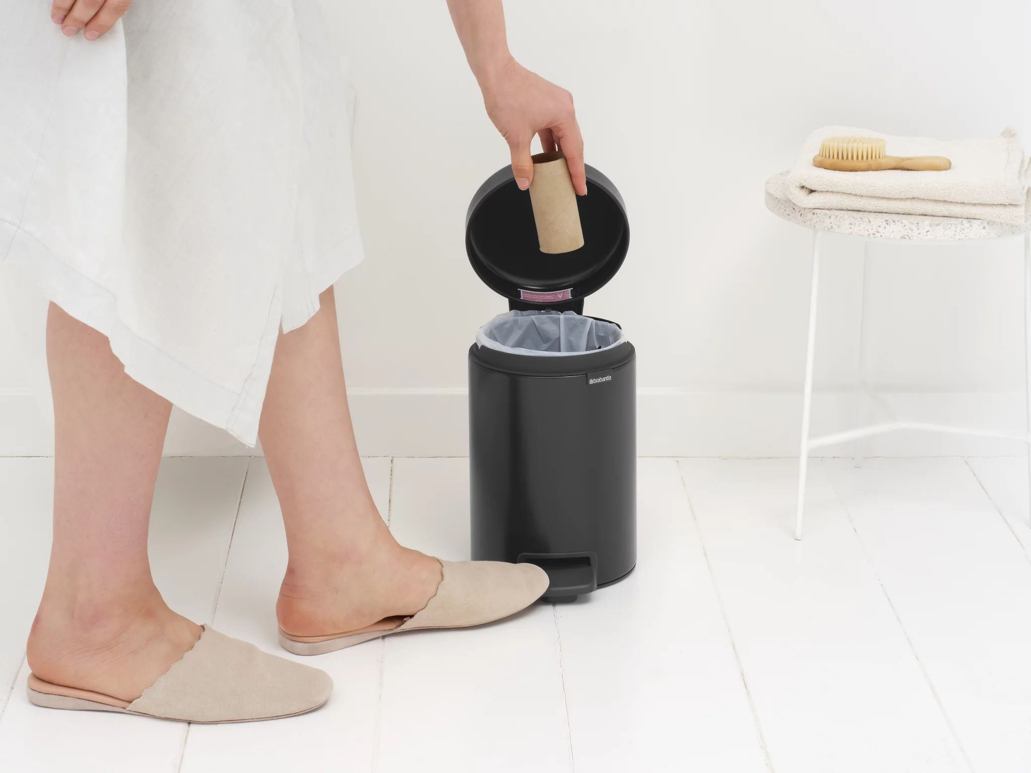 Brabantia newIcon Treteimer 3l mit Kunststoffeinsatz, Matt Black