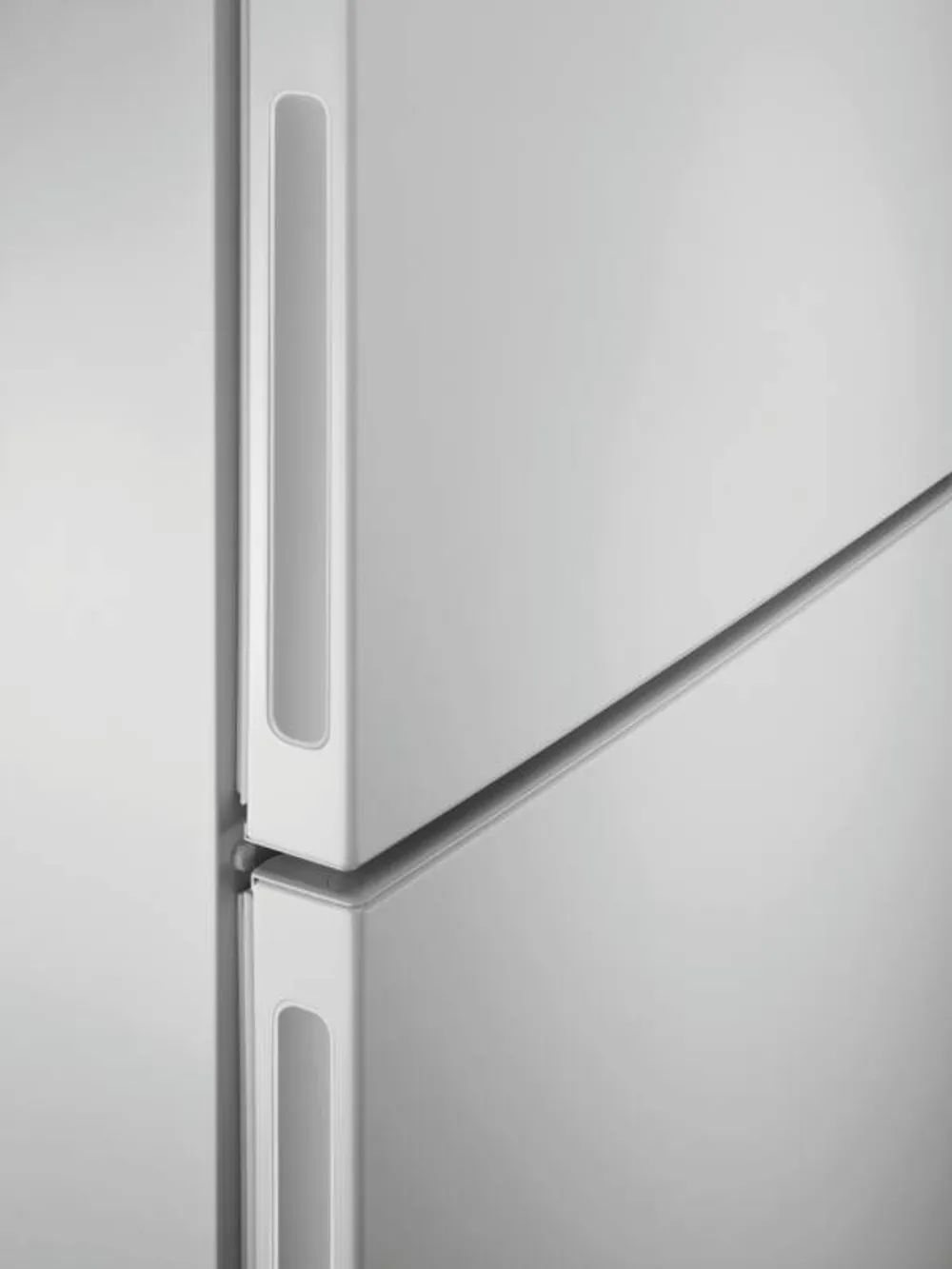 AEG RDB424E1AW Stand-Kühl.m.Gefrierfach H:143,4cm,B55cm,E