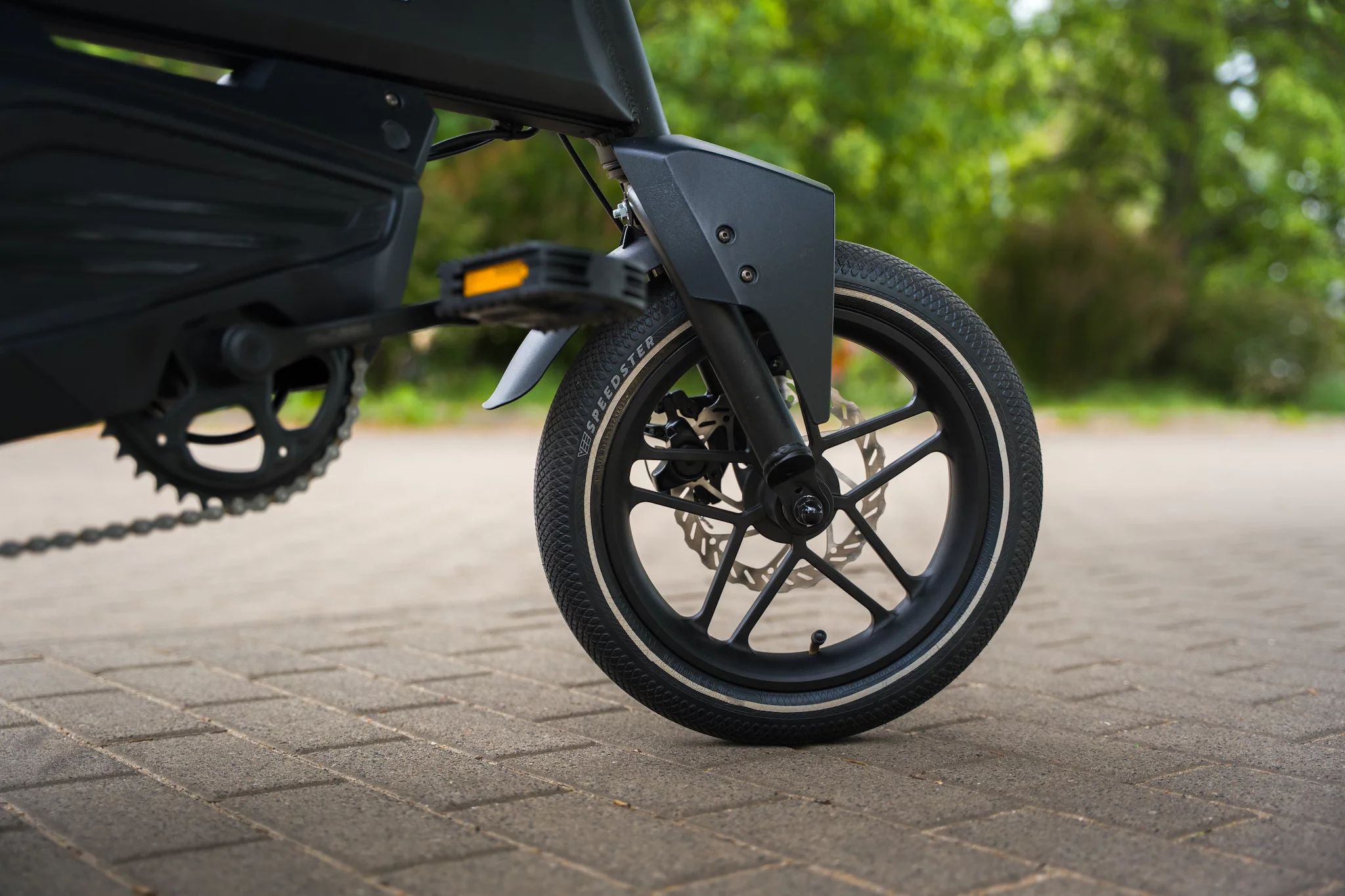 Sharp BK-AD04-EB Micro Mobility Electric Bike - schwarz