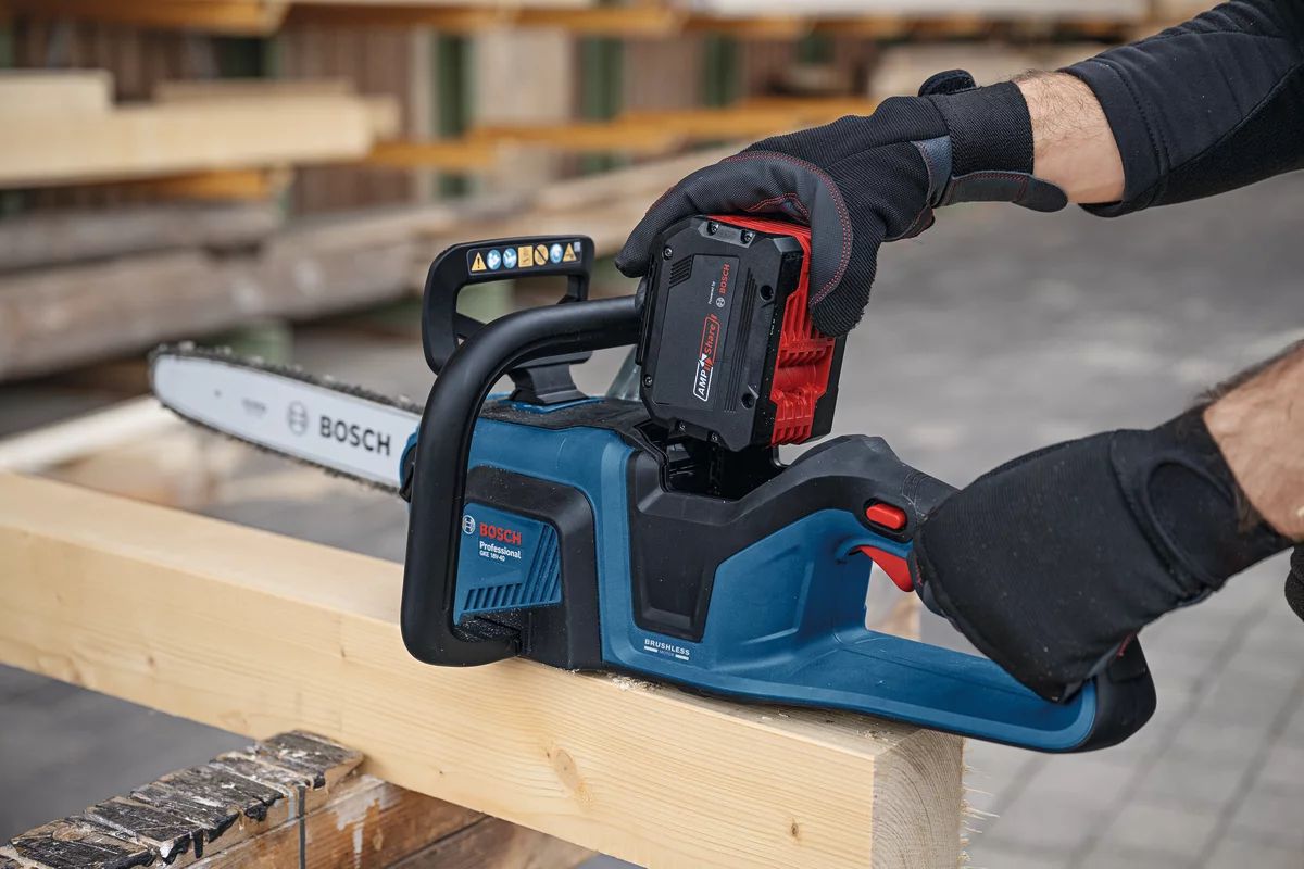 Bosch GKE 18V-40 Akku-Kettensäge Kit