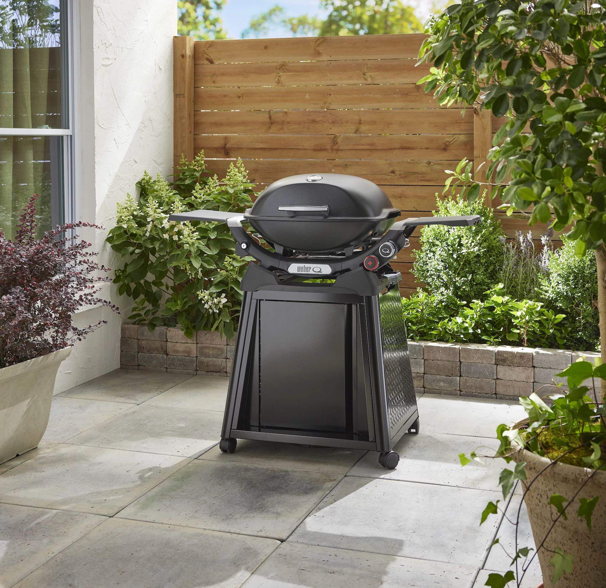 Weber Q2800N+ mit Rollwagen