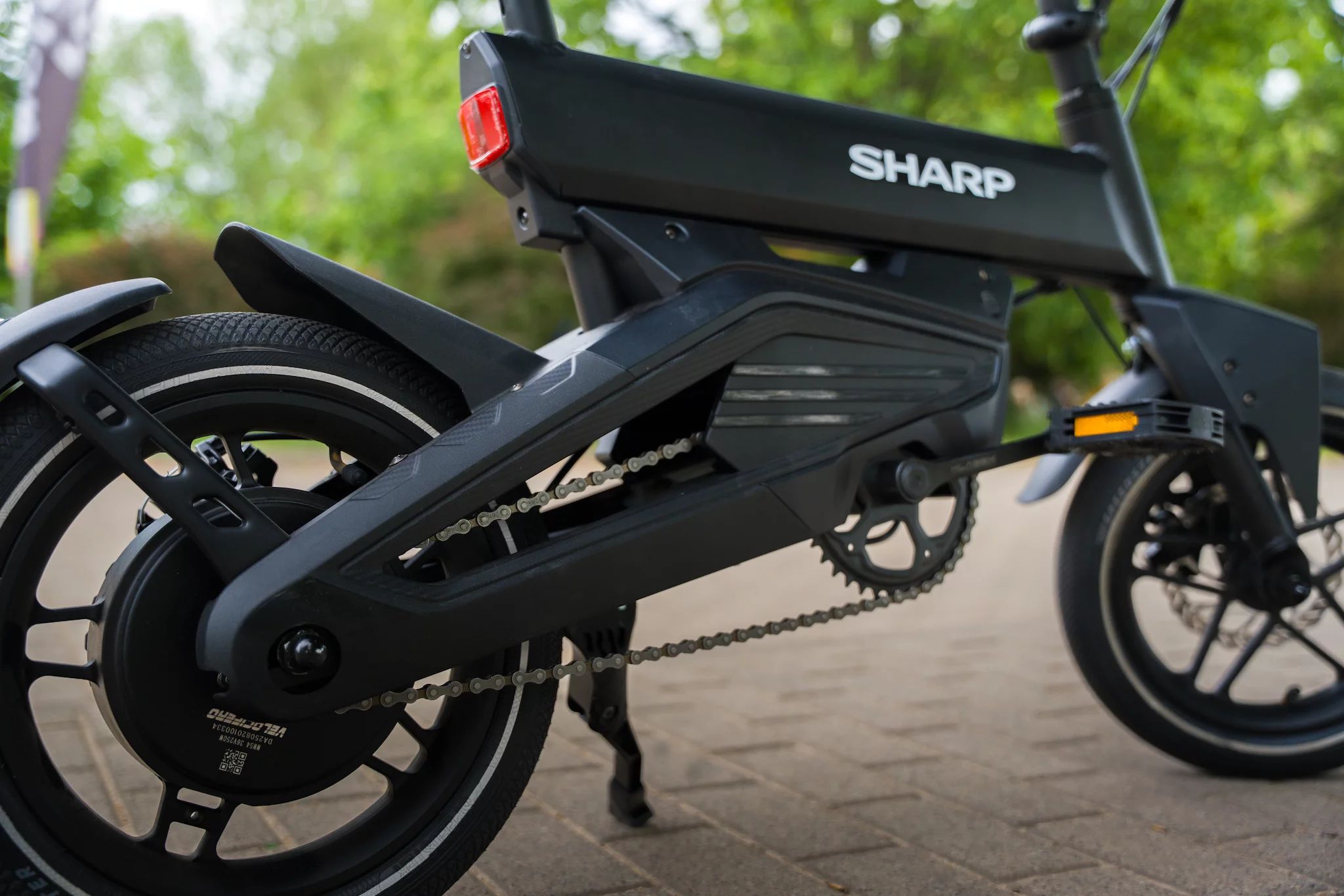 Sharp BK-AD04-EB Micro Mobility Electric Bike - schwarz