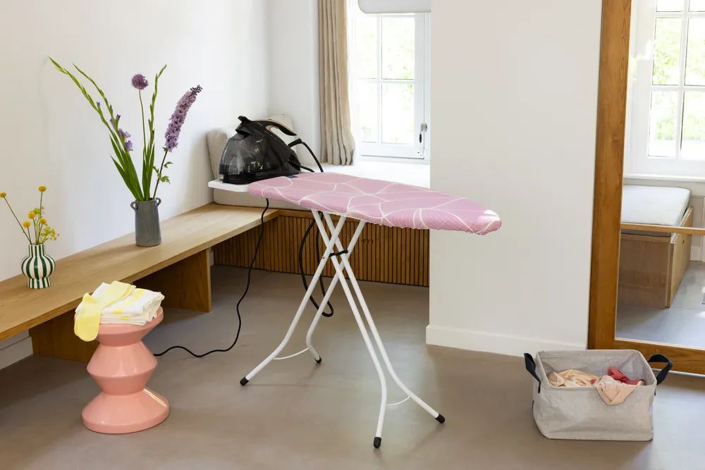 Brabantia Bügeltisch C, 124x45cm, Dst-Ablage Solid - Lilac Waves
