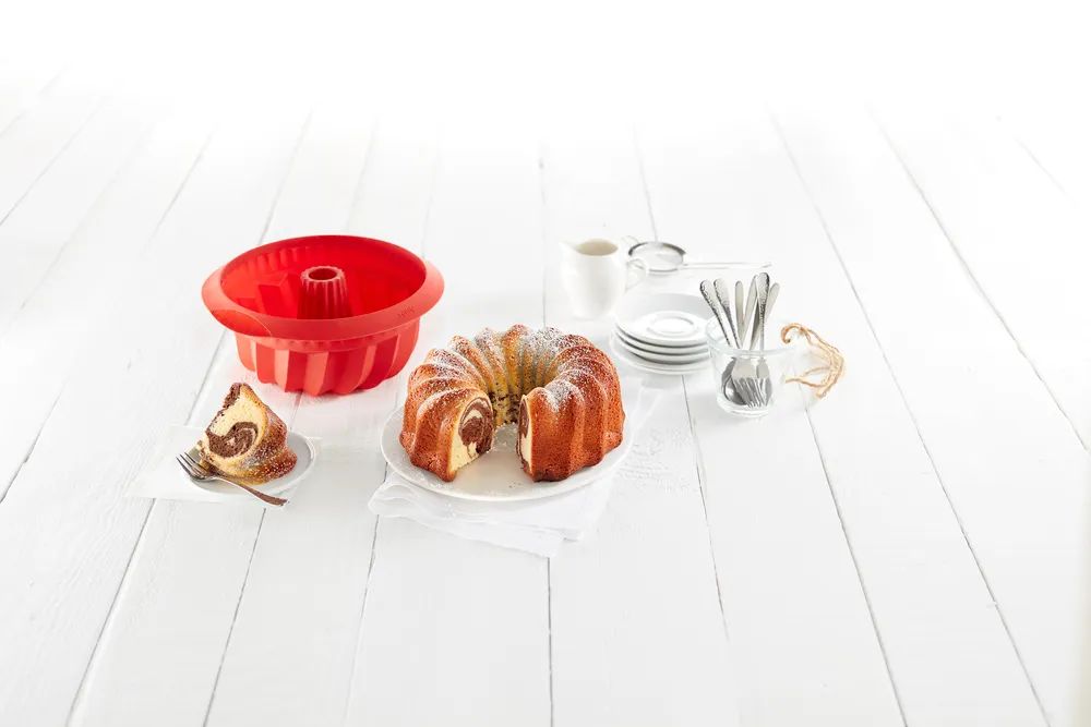 Lékué Tiefe Silikon-Gugelhupfbackform, 22 cm - Red