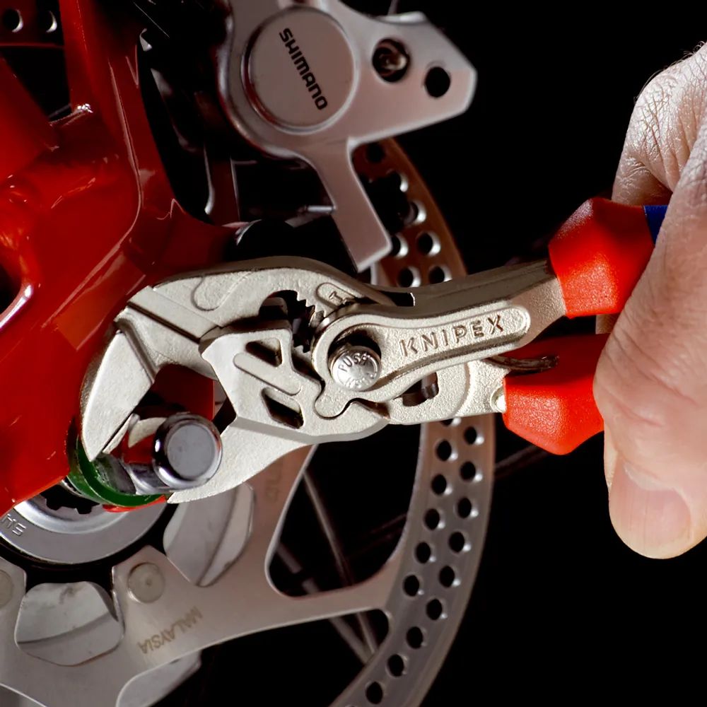 KNIPEX Zangenschlüssel Zange und Schraubenschlüssel in einem Werkzeug mit Mehrkomponenten-Hüllen verchromt 150 mm