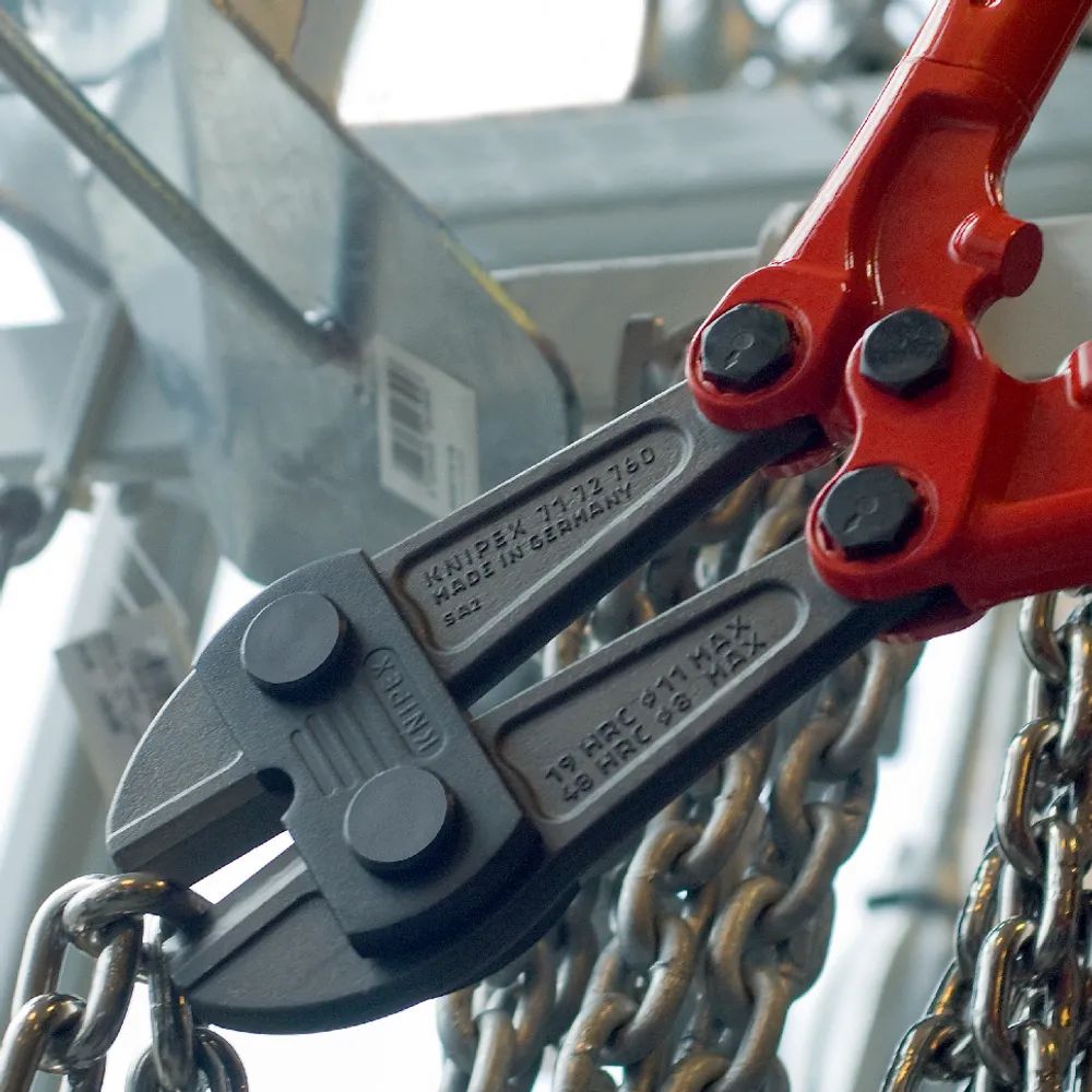 KNIPEX Bolzenschneider mit Mehrkomponenten-Hüllen 910 mm