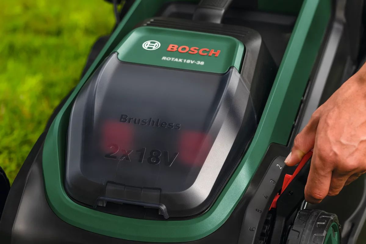Bosch Rotak 18V2-38 Akku-Rasenmäher Kit