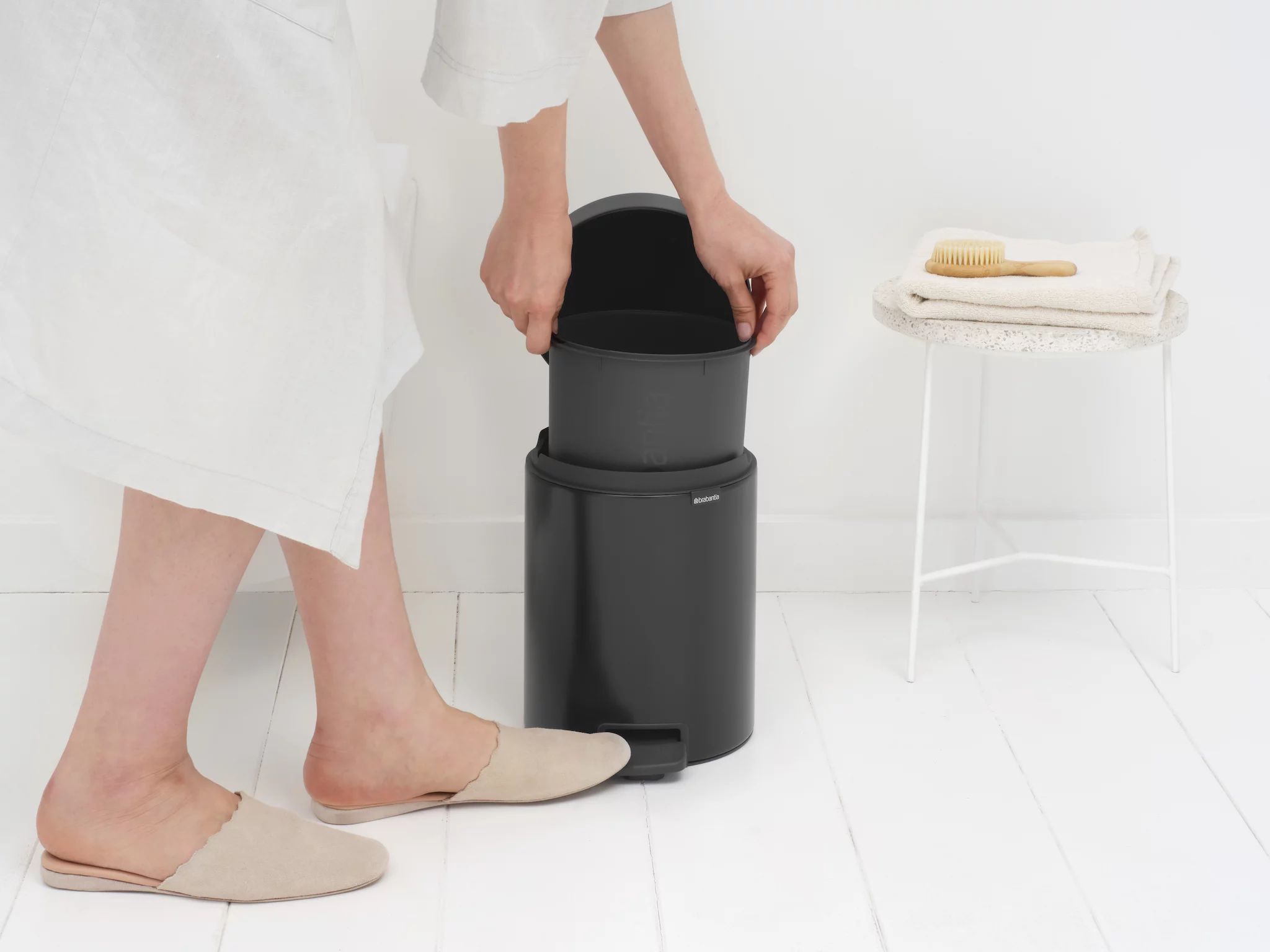Brabantia newIcon Treteimer 5l mit Kunststoffeinsatz, Matt Black Open-Box
