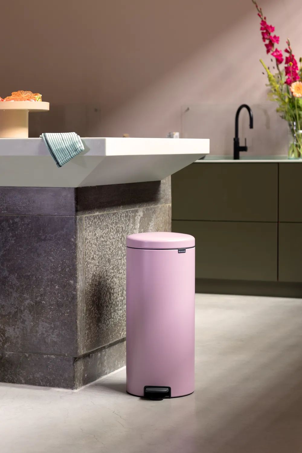 Brabantia NewIcon Treteimer, 30 L - Lilac Pink
