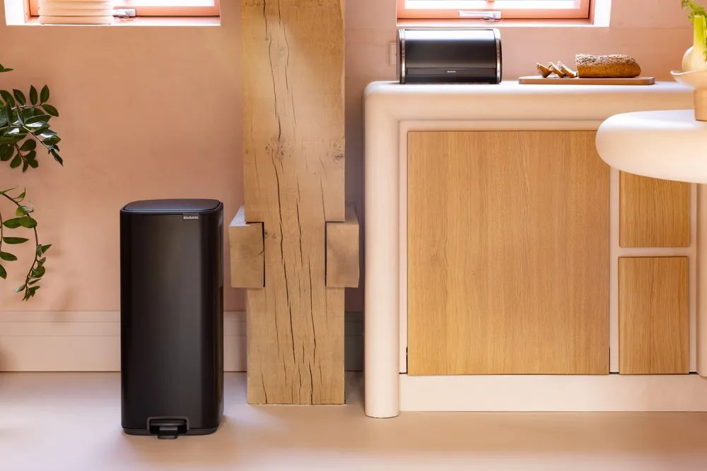 Brabantia Bo Treteimer, 30L - Matt Black