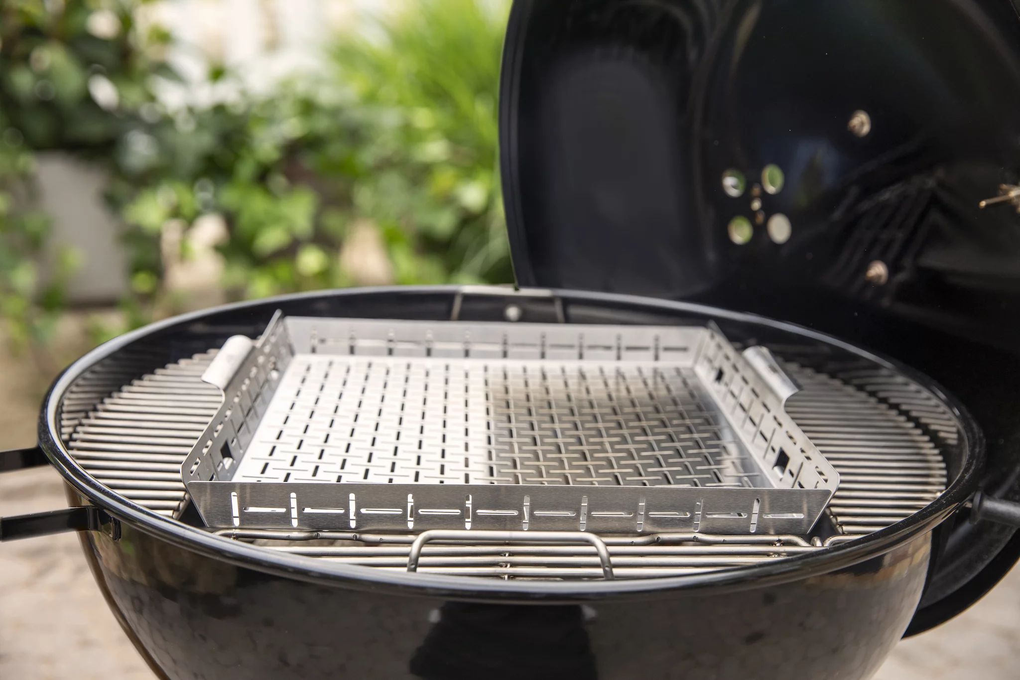 Weber Master-Touch Premium, 67cm, Black
