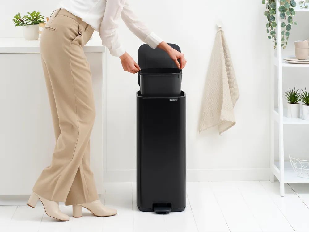 Brabantia Bo Treteimer, 30L - Matt Black