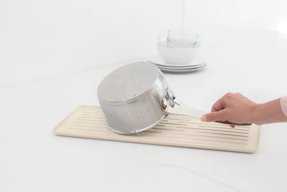 Brabantia SinkSide Kompaktes Abtropfgestell - Soft Beige