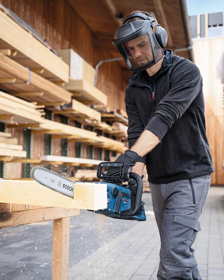 Bosch GKE 18V-40 Akku-Kettensäge Kit