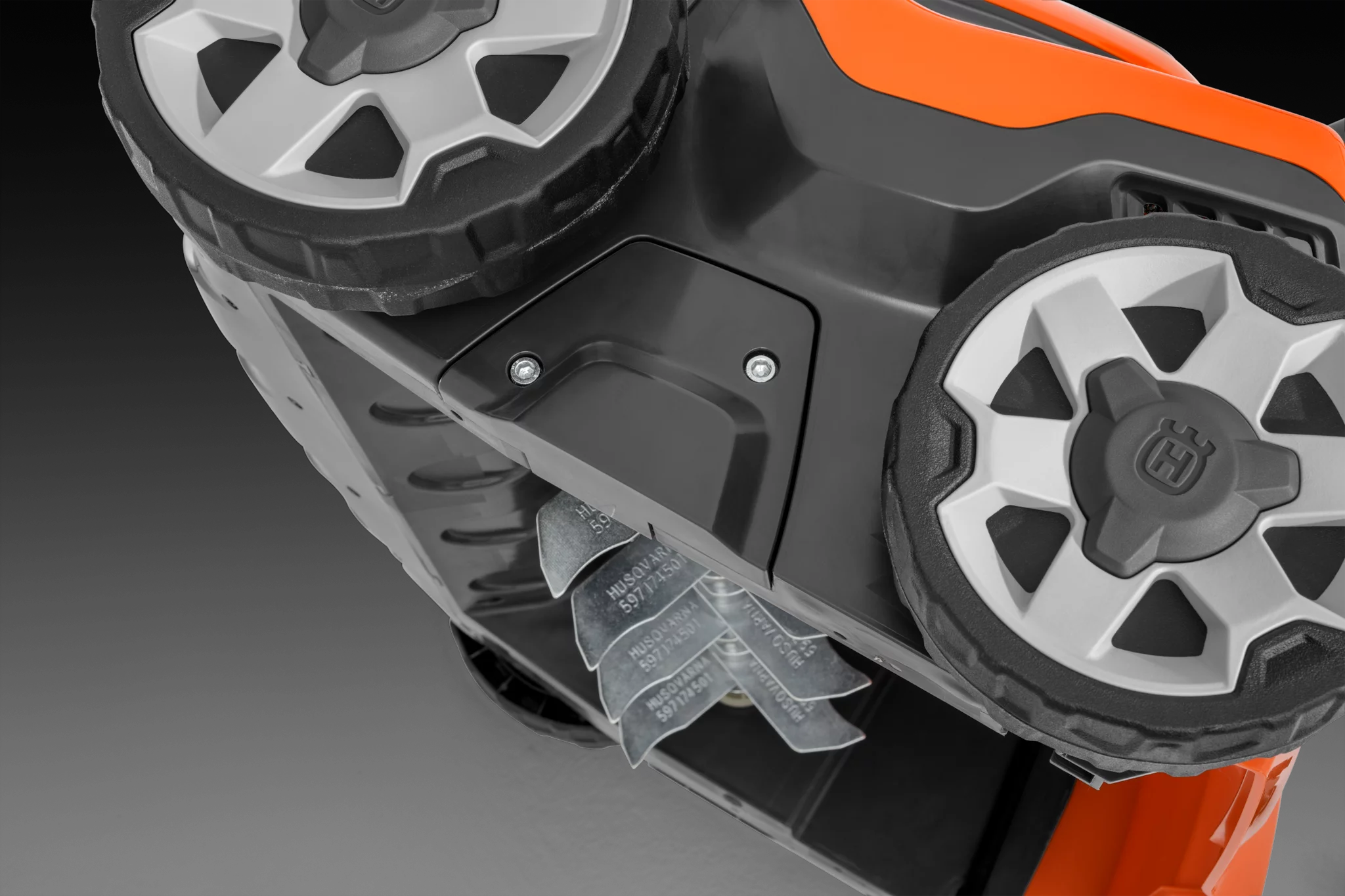 Husqvarna S 138i mit Akku und Ladegerät