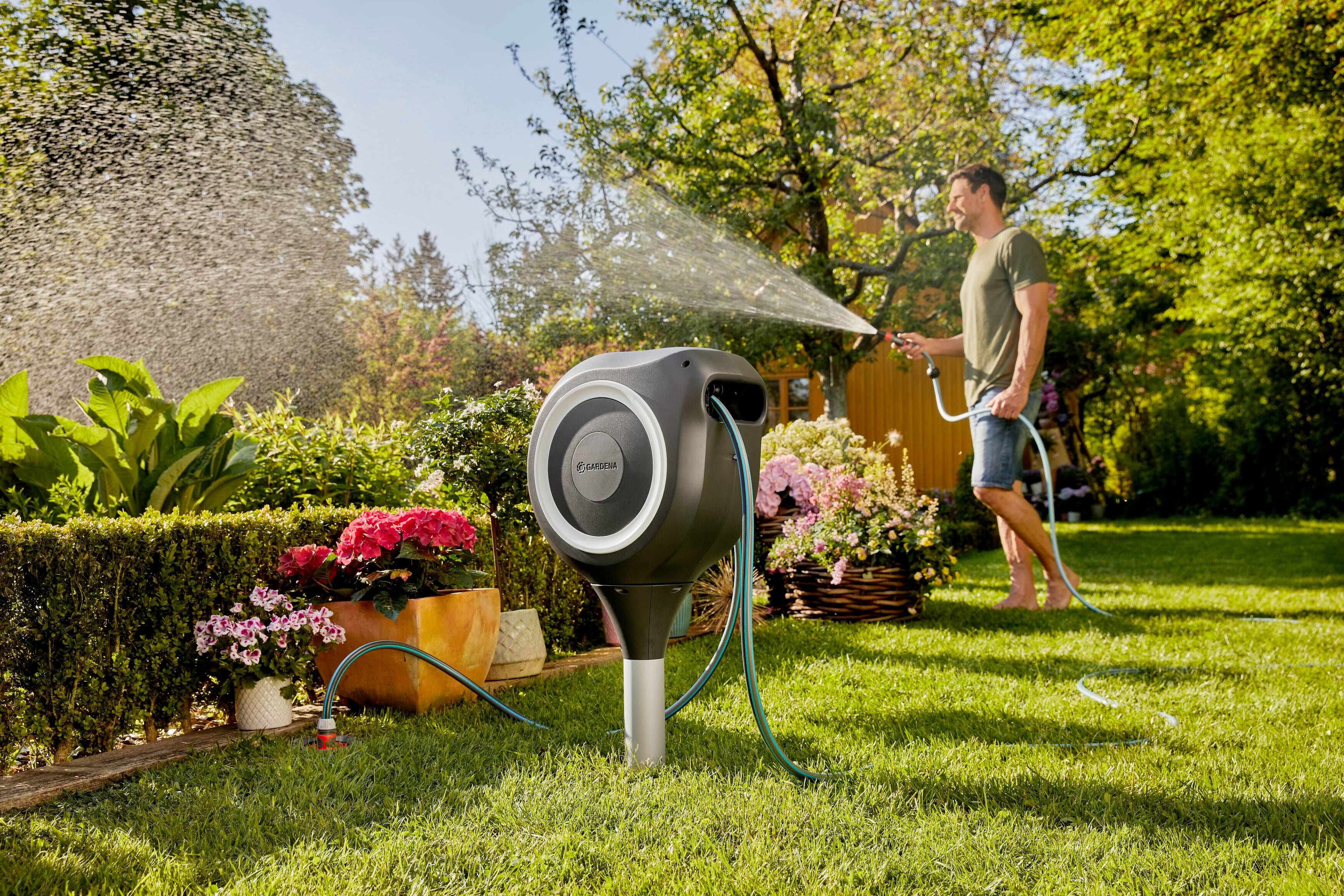 Gardena Garten-Schlauchbox RollUp M, 20 m, weiß
