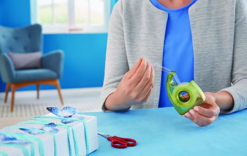 tesa® Easy Cut Handabroller EcoLogo 33 m – leer – umweltfreundlicher Tischspender