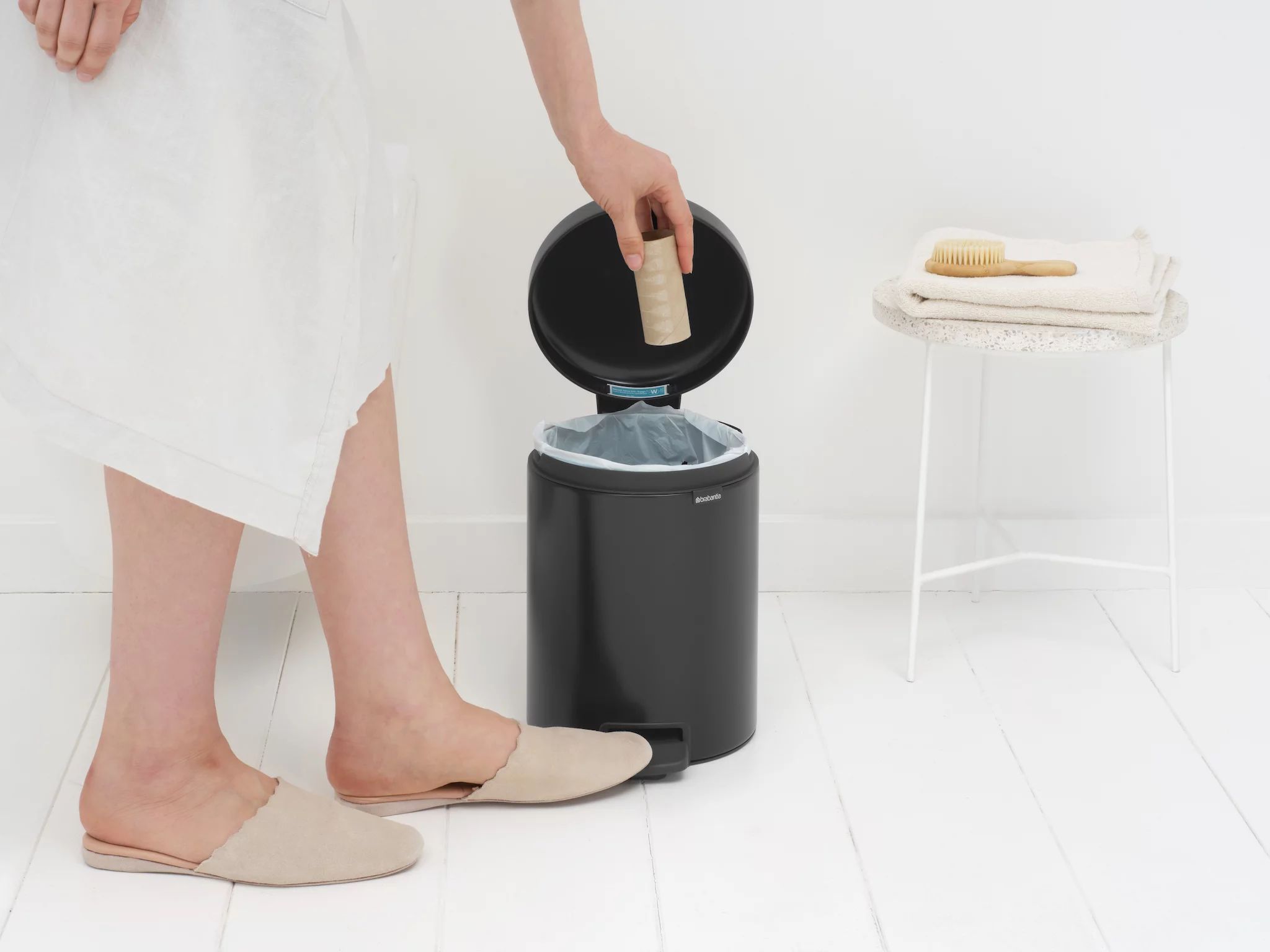 Brabantia newIcon Treteimer 5l mit Kunststoffeinsatz, Matt Black Open-Box